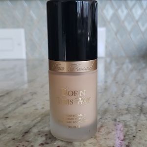Too Faced Born This Way in Snow